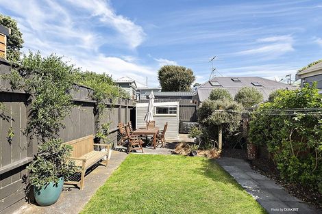 Photo of property in 10 Milton Street, Berhampore, Wellington, 6023