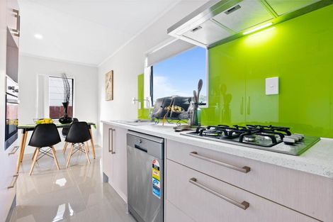 Photo of property in 1/100 Shifnal Drive, Randwick Park, Auckland, 2105