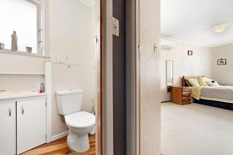 Photo of property in 18 Renwick Street, Papakura, 2110