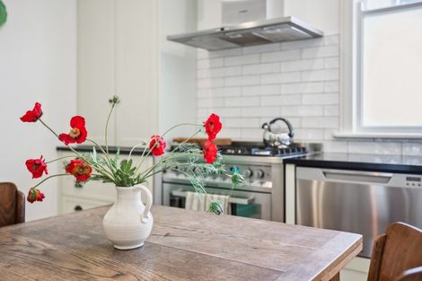 Photo of property in 11a Stowe Hill, Thorndon, Wellington, 6011