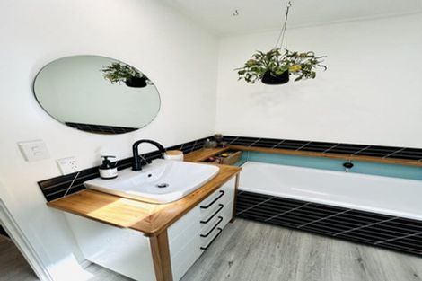 Photo of property in 185 Tutere Street, Waikanae Beach, Waikanae, 5036