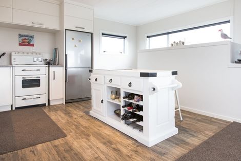 Photo of property in 35 Marine Parade South, Foxton Beach, Foxton, 4815