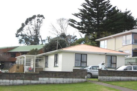 Photo of property in 124 Omata Road, Marfell, New Plymouth, 4310