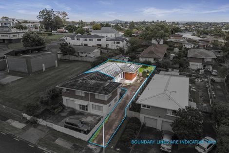 Photo of property in 2/4 Larne Avenue, Pakuranga Heights, Auckland, 2010