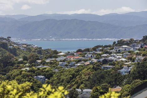 Photo of property in 5 Kilgour Way, Crofton Downs, Wellington, 6035