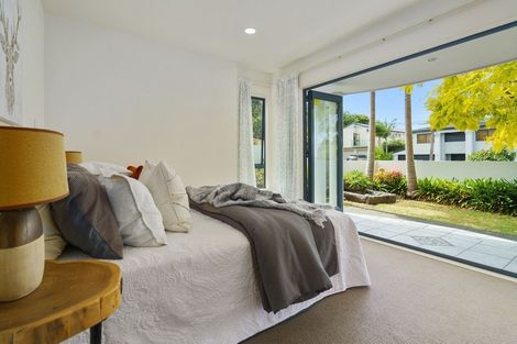 Photo of property in 37a Parr Terrace, Castor Bay, Auckland, 0620