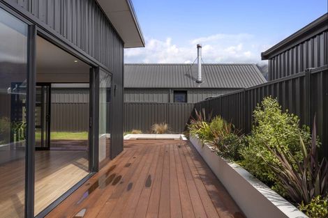 Photo of property in 30 Dunn Street, Lake Hawea, 9382