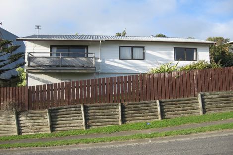 Photo of property in 3 Mapplebeck Street, Titahi Bay, Porirua, 5022