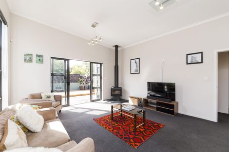 Photo of property in 18 Galea Grove, Kelvin Grove, Palmerston North, 4414