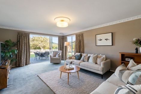 Photo of property in 69 Thatcher Crescent, Crofton Downs, Wellington, 6035