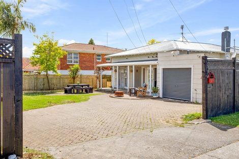 Photo of property in 57 Lynwood Road, New Lynn, Auckland, 0600