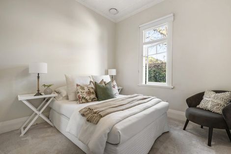 Photo of property in 54 Wairoa Road, Narrow Neck, Auckland, 0624