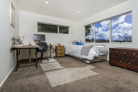 Photo of property in 3/133 Carlisle Road, Northcross, Auckland, 0632