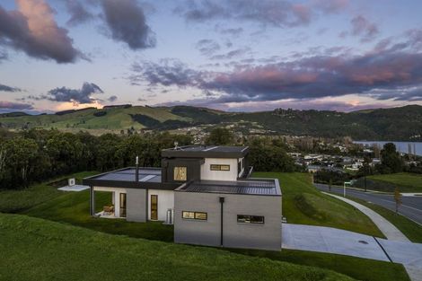 Photo of property in 32 Okaia Drive, Kinloch, Taupo, 3377