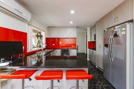 Photo of property in 17 Reyland Close, Weymouth, Auckland, 2103