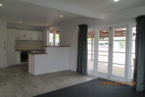 Photo of property in 48 Cobham Crescent, Kelston, Auckland, 0602