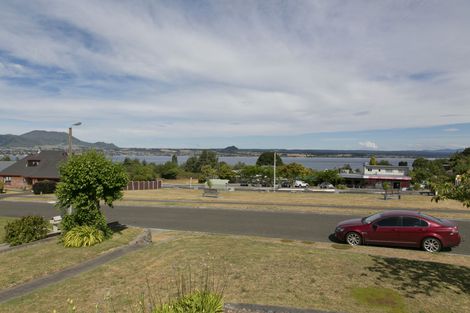 Photo of property in 17 Kinder Street, Acacia Bay, Taupo, 3330