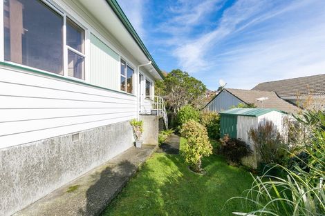Photo of property in 17 Woodhouse Avenue, Karori, Wellington, 6012