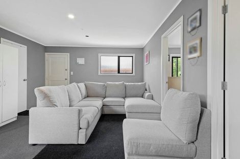 Photo of property in 8 Hyperion Drive, Randwick Park, Auckland, 2105