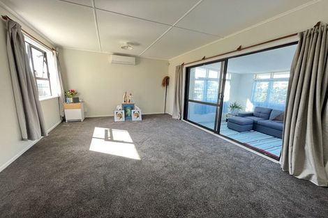 Photo of property in 114 Driver Crescent, Cannons Creek, Porirua, 5024