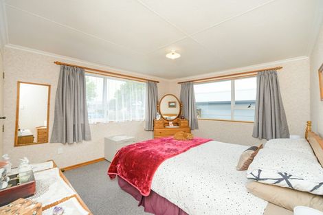 Photo of property in 10 Forbes Place, Kelvin Grove, Palmerston North, 4414