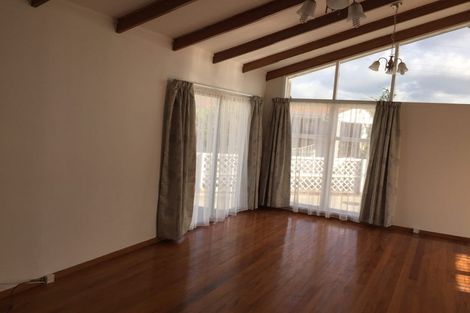 Photo of property in 21 Edgewater Drive, Pakuranga, Auckland, 2010