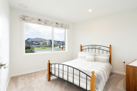 Photo of property in 28 Barry Curtis Place, Levin, 5510