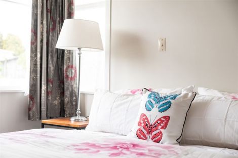 Photo of property in 87 Godley Road, Green Bay, Auckland, 0604