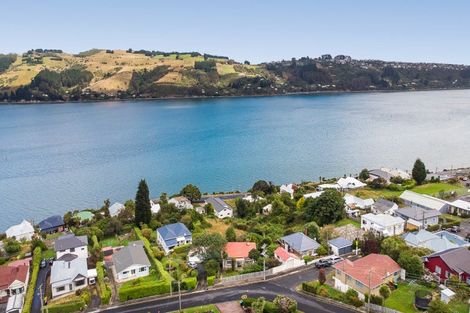 Photo of property in 13 Athol Place, Ravensbourne, Dunedin, 9022