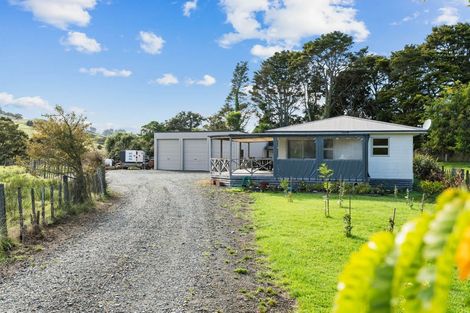 Photo of property in 46 Franklin Road, Paparoa, 0571