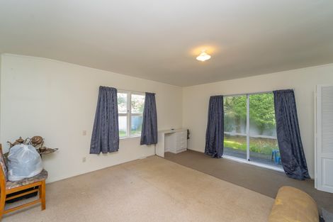 Photo of property in 15 Hardie Grove, Featherston, 5710