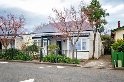 Photo of property in 35 Napier Terrace, Hospital Hill, Napier, 4110