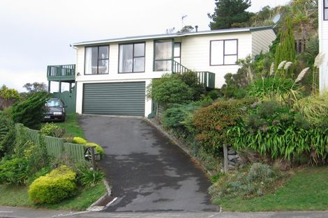 Photo of property in 44 Chapman Street, Newlands, Wellington, 6037