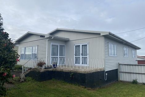 Photo of property in 33 Wharf Road, Te Atatu Peninsula, Auckland, 0610