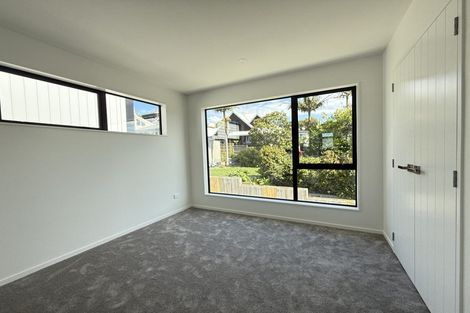 Photo of property in 33a Garadice Road, Rothesay Bay, Auckland, 0630