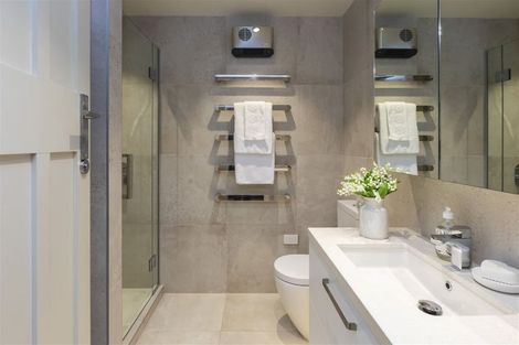 Photo of property in 180 Fendalton Road, Fendalton, Christchurch, 8052