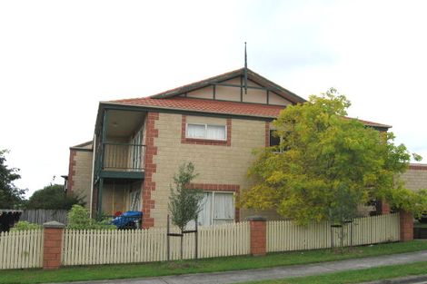 Photo of property in 2/27 Lucienne Drive, Ranui, Auckland, 0612