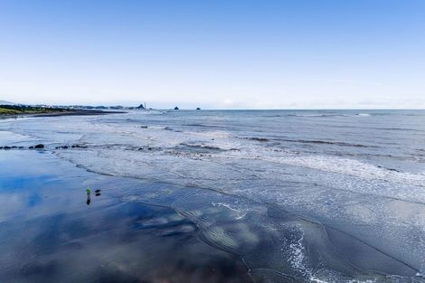 Photo of property in 6 Saint Andrews Parkway, Waiwhakaiho, New Plymouth, 4312