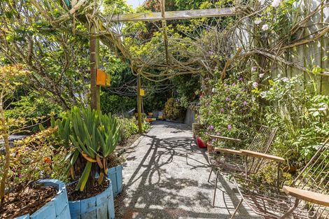 Photo of property in 103 Melbourne Road, Island Bay, Wellington, 6023