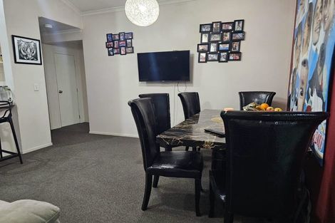 Photo of property in 87 Riverton Drive, Randwick Park, Auckland, 2105