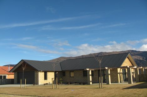 Photo of property in 27 Farrant Drive, Wanaka, 9305