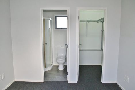 Photo of property in 16a Woodall Place, Totara Vale, Auckland, 0627