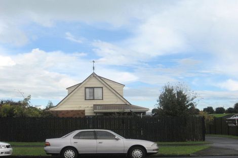 Photo of property in 1/89 Aviemore Drive, Highland Park, Auckland, 2010