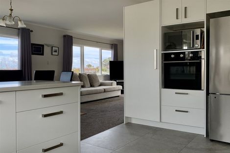 Photo of property in 82 Ravenwood Drive, Forrest Hill, Auckland, 0620