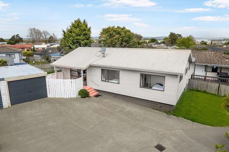 Photo of property in 1/12 Melleray Place, Randwick Park, Auckland, 2105