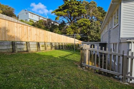 Photo of property in 8a-8b Devon Place, Cannons Creek, Porirua, 5024