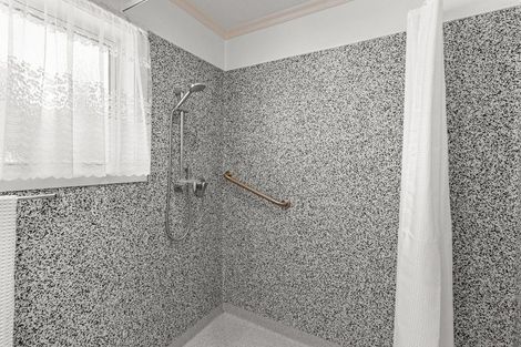 Photo of property in 20-20a Huatoki Street, Vogeltown, New Plymouth, 4310