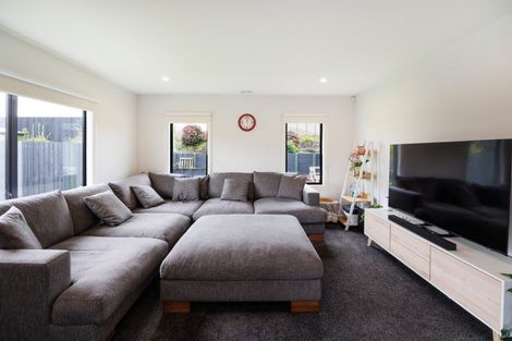 Photo of property in 30 Atlantic Drive, Fitzherbert, Palmerston North, 4410