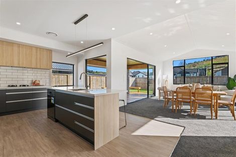 Photo of property in 1 Erlam Place, Matipo Heights, Rotorua, 3015