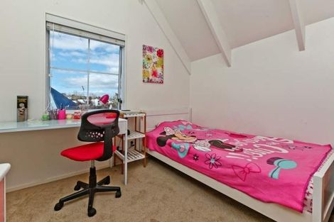 Photo of property in 1/62 Centorian Drive, Windsor Park, Auckland, 0632